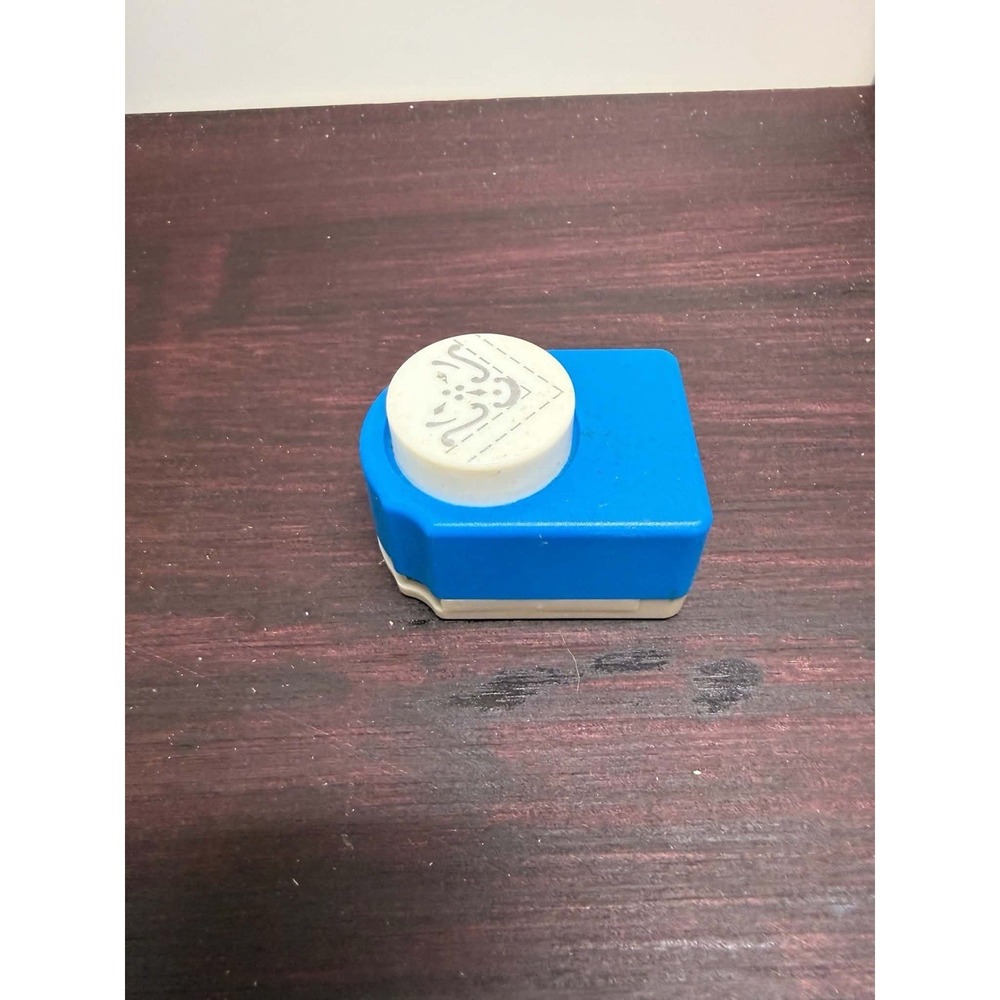 Scrapbooking Fancy Frilly Rounded Corner Paper Punch 1"‎ Corner Crop